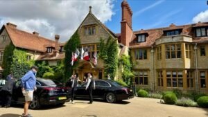 Bicester Taxi Shuttle Service by Skyline Airport Transfers offering reliable airport transfers, executive chauffeur services and local taxi travel across Oxfordshire and the UK.